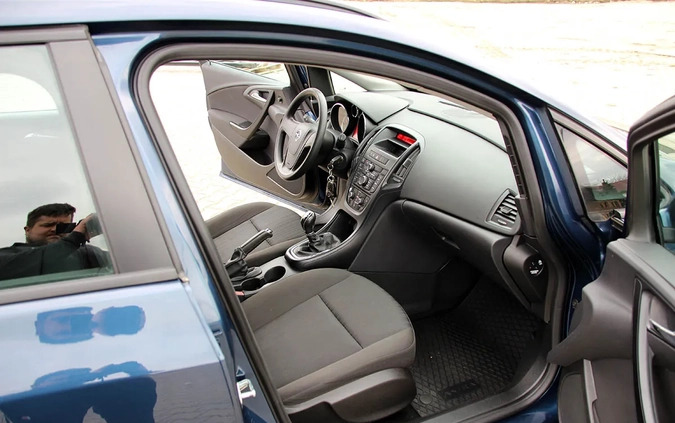 Opel Astra cena 16900 przebieg: 204000, rok produkcji 2011 z Gostynin małe 781